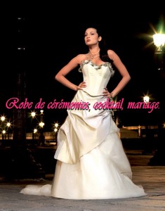 Robe de mariée glamour crème & vert style floral VENDU avec jupon adapté.