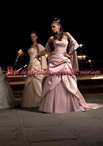 Robe de mariée rosé VENDU avec étole & jupon adapté.