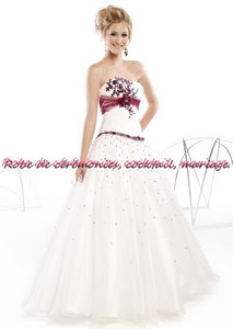 Robe de princesse blanc & bordeaux.