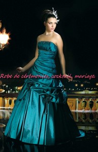 Robe de princesse vert essence VENDU avec jupon adapté.