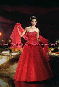 Robe de princesse rouge VENDU avec étole & jupon adapté