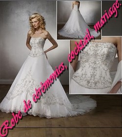 Robe de mariée SMP blanche coupe trapèze, ornée de broderie VENDU avec jupon adapté