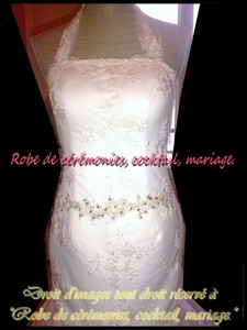 Robe de mariée blanche avec col américain VENDU avec jupon adapté.