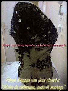 Robe de mariée blanc et noir asymétrique VENDU avec jupon adpaté.