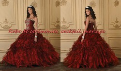 Robe de princesse NVP bordeaux VENDU avec jupon adapté.